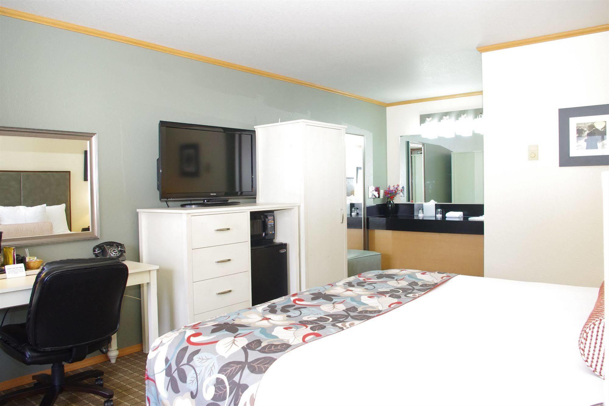 River House Inn, A Baymont By Wyndham Florence Bagian luar foto