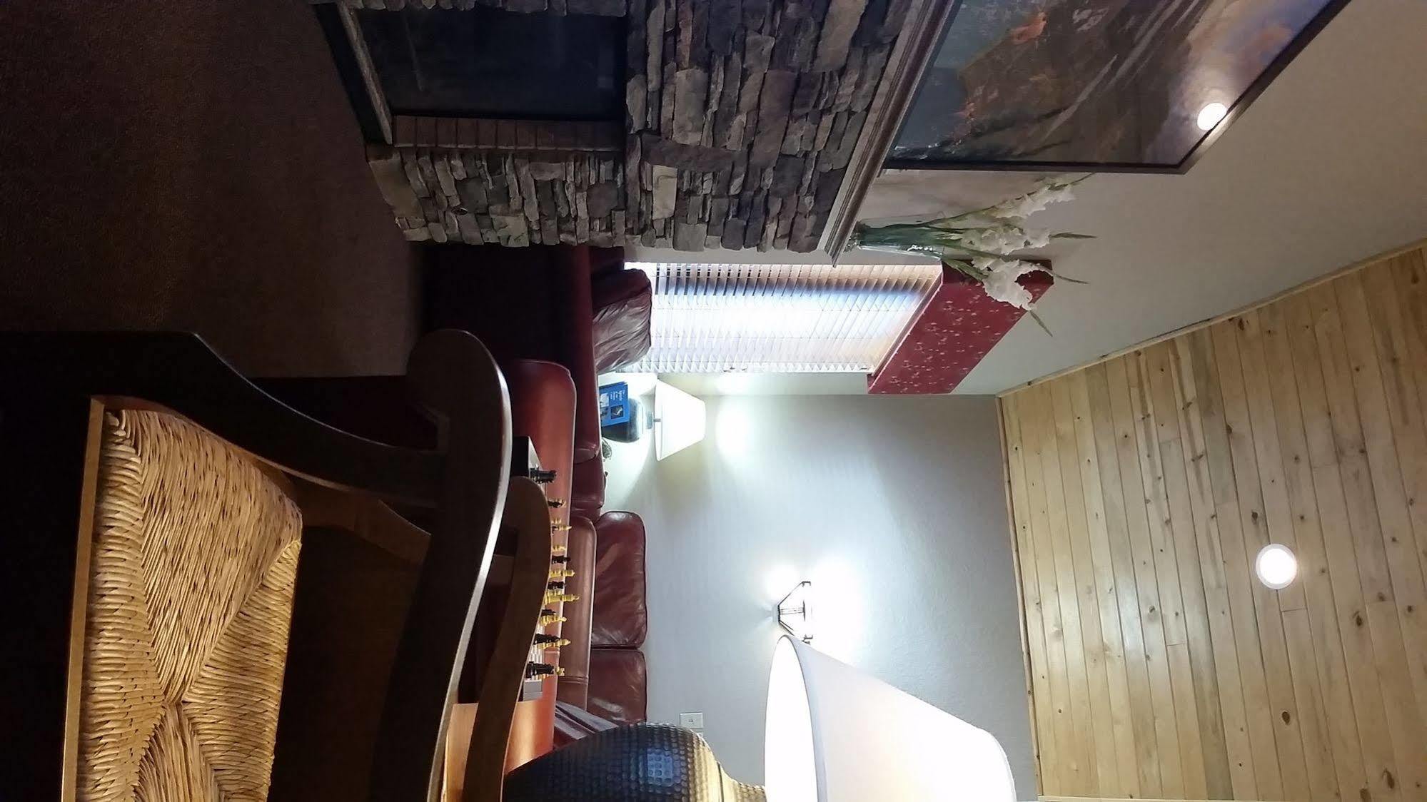 River House Inn, A Baymont By Wyndham Florence Bagian luar foto